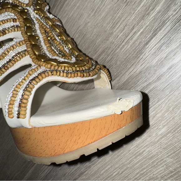 BCBG heels - Picture 7 of 9